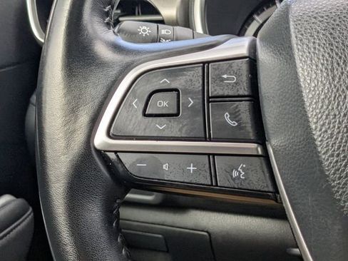 Used 2023 Toyota Highlander XLE image 26