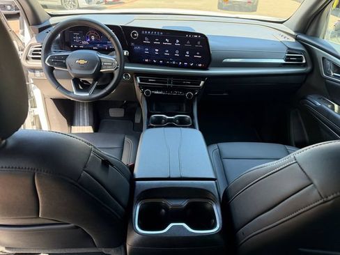 Used 2025 Chevrolet Traverse LT w/ Sun and Wheel Package AWD/4WD image 15