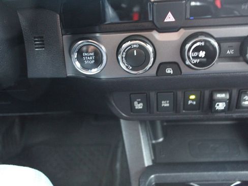 Used 2018 Toyota Tacoma TRD Off-Road image 36