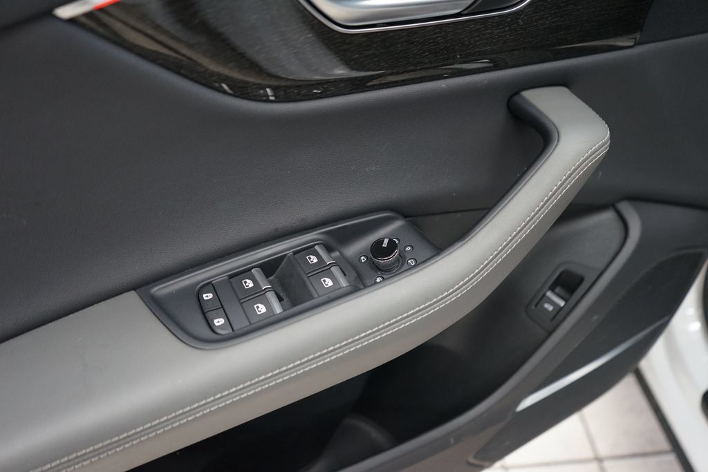 Used 2023 Audi Q8 Premium Plus AWD/4WD image 27