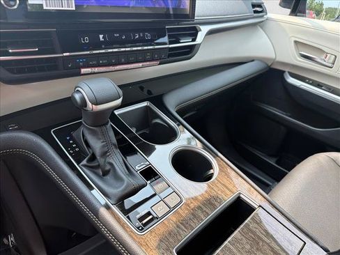 New 2026 Toyota Sienna Platinum AWD/4WD image 18