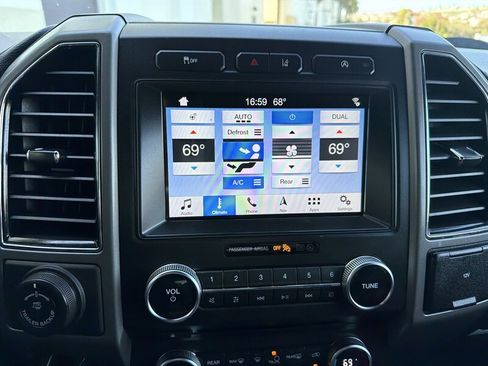 Used 2018 Ford Expedition XLT w/ Equipment Group 202A RWD image 22