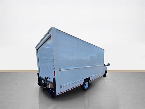 Used 2018 GMC Savana 3500 Extended w/ Driver Convenience Package image 4