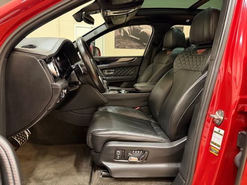 Used 2017 Bentley Bentayga AWD/4WD image 15