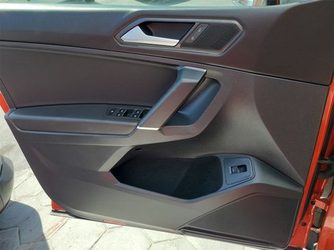 Used 2018 Volkswagen Tiguan SEL image 29