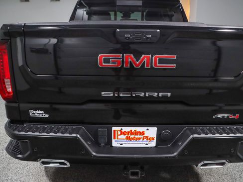 Used 2024 GMC Sierra 1500 AT4 w/ Technology Package AWD/4WD image 8