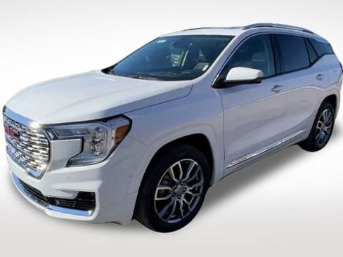 Used 2023 GMC Terrain Denali w/ Denali Premium Package image 4