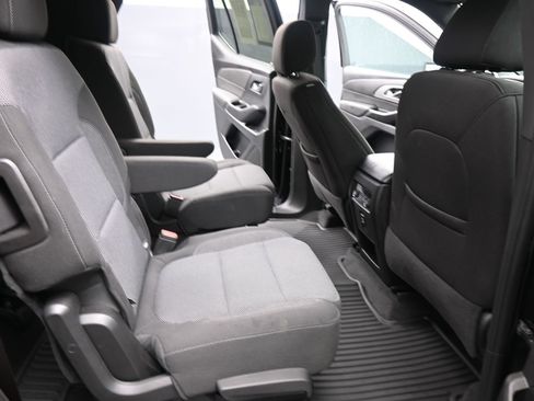 Used 2023 Chevrolet Traverse LT FWD image 17
