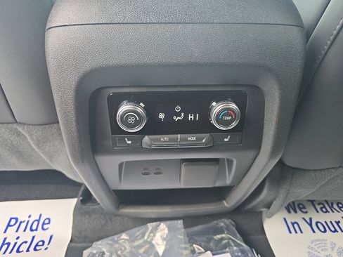 Used 2025 GMC Acadia Elevation w/ Elevation Premium Package image 17