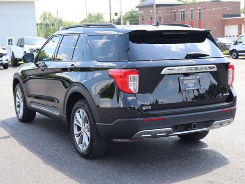 Used 2023 Ford Explorer XLT w/ Equipment Group 202A AWD/4WD image 18