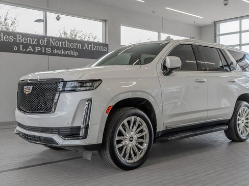 Used 2023 Cadillac Escalade Premium Luxury AWD/4WD image 3