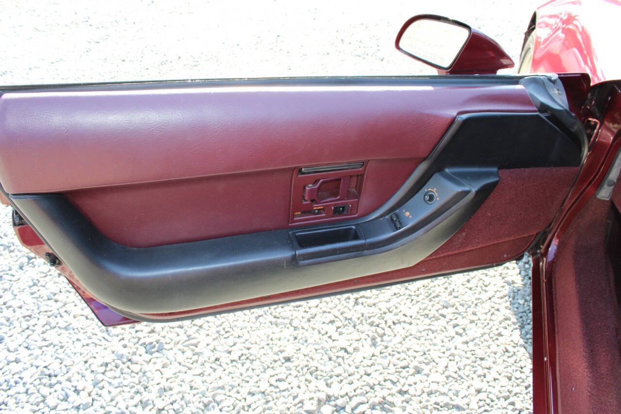 Used 1993 Chevrolet Corvette Coupe RWD image 18