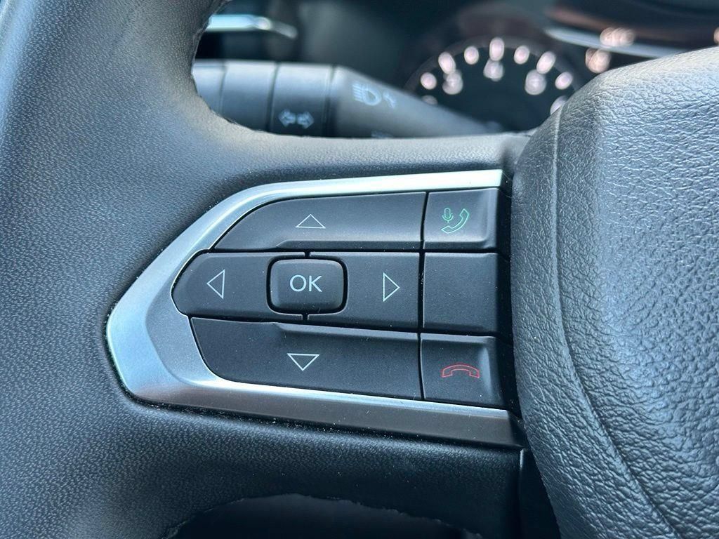 Used 2024 Jeep Compass Latitude AWD/4WD image 14