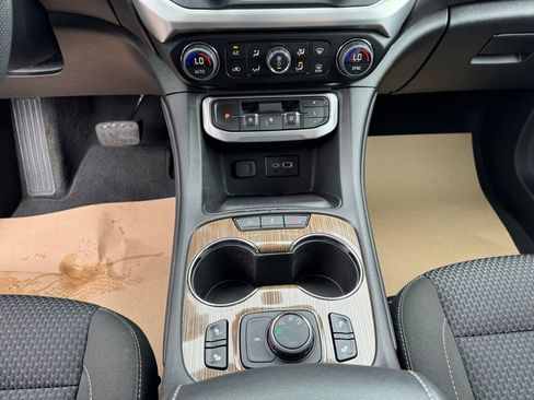 Used 2023 GMC Acadia SLE w/ Driver Convenience Package AWD/4WD image 17