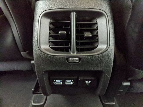 Used 2021 Jeep Cherokee Latitude Lux w/ Comfort/Convenience Group AWD/4WD image 17