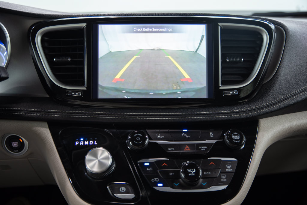 Used 2024 Chrysler Pacifica Limited FWD image 31