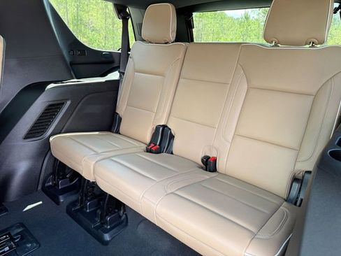 Used 2024 Chevrolet Tahoe Premier w/ Premium Package 2 AWD/4WD image 28