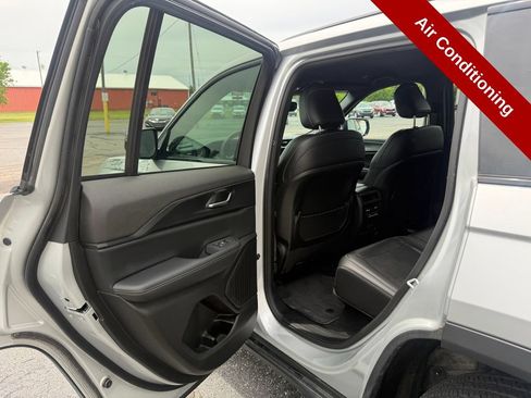 Used 2024 Jeep Grand Cherokee Altitude AWD/4WD image 31
