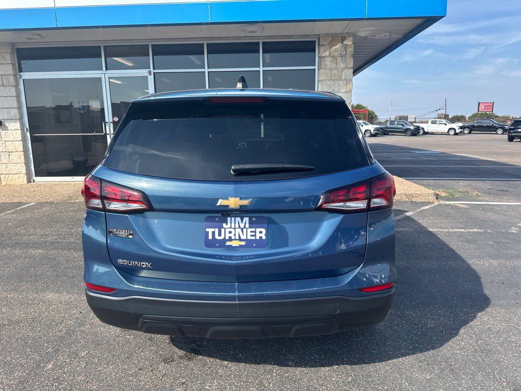 Used 2024 Chevrolet Equinox LS w/ LS Convenience Package FWD image 4