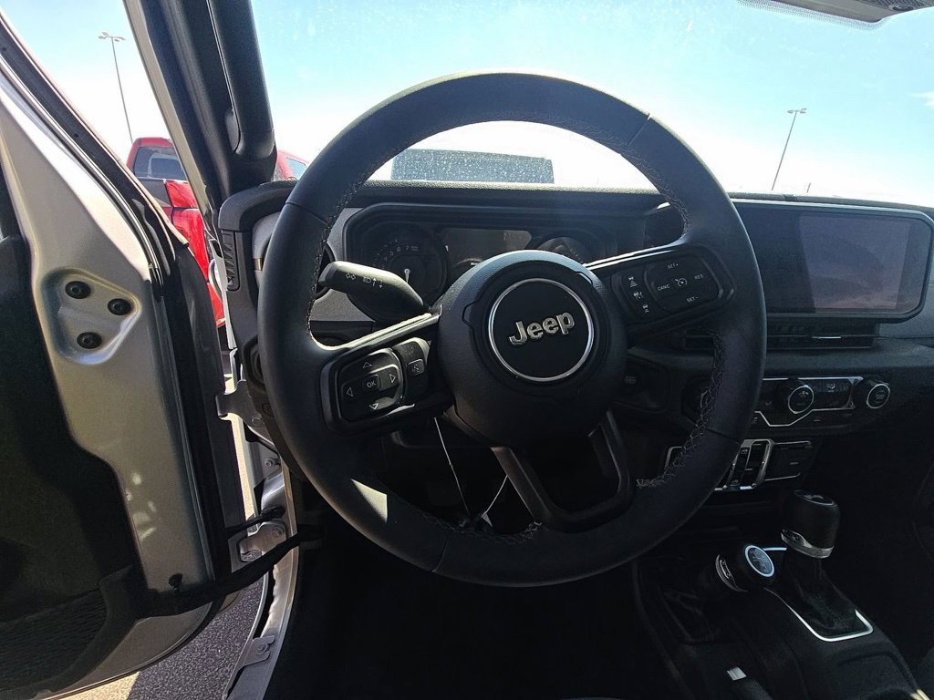 Used 2024 Jeep Wrangler Unlimited w/ Technology Group AWD/4WD image 4