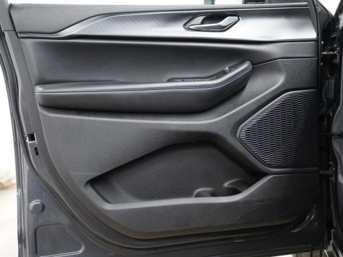 Used 2023 Jeep Grand Cherokee Laredo X image 17