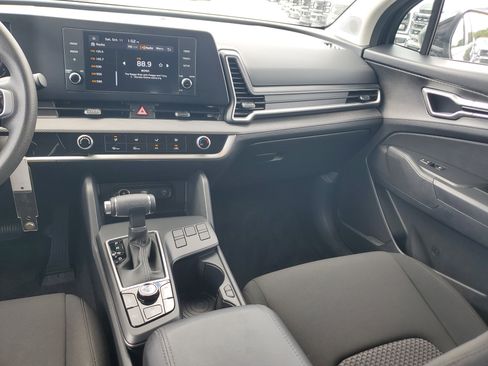 Used 2025 Kia Sportage LX image 16