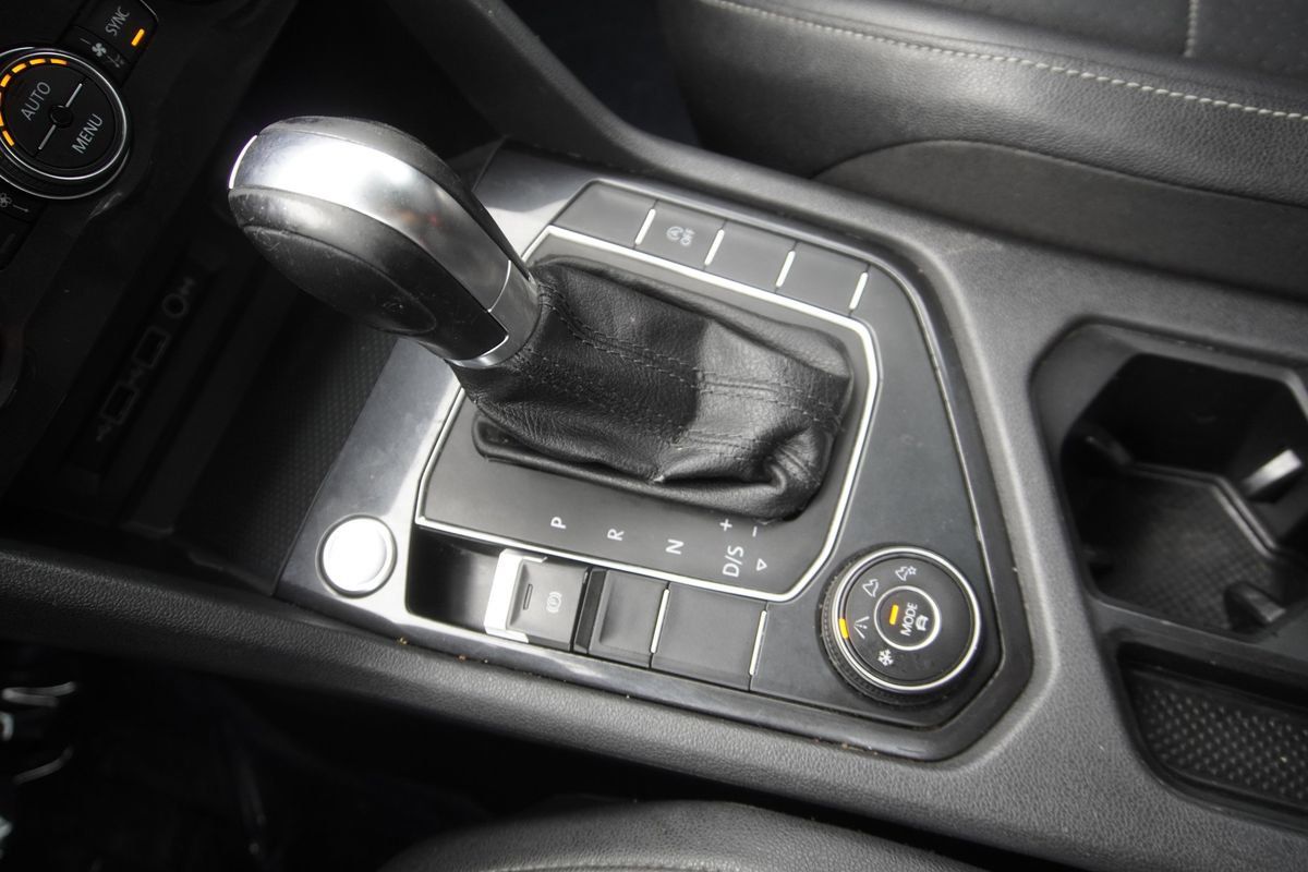 Used 2019 Volkswagen Tiguan SE w/ Panoramic Sunroof Package AWD/4WD image 19