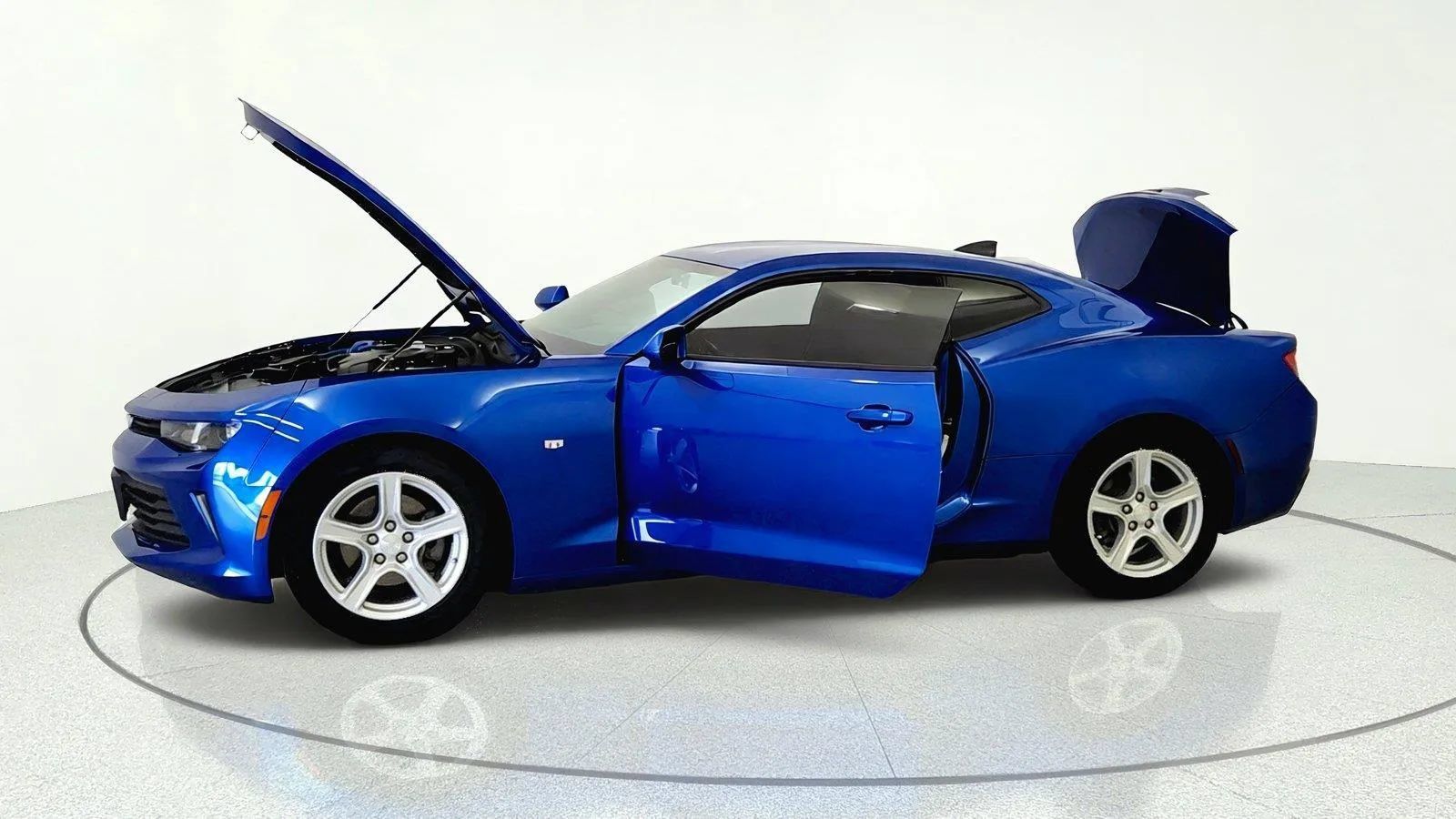 Used 2017 Chevrolet Camaro LT w/ Technology Package RWD image 9
