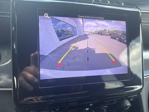 Used 2021 Jeep Grand Cherokee L Laredo image 27