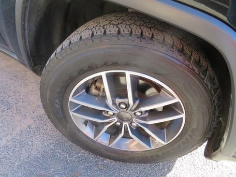 Used 2019 Jeep Grand Cherokee Limited w/ Luxury Group II image 12