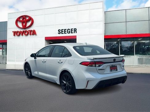 Used 2023 Toyota Corolla SE w/ SE Premium Package FWD image 9