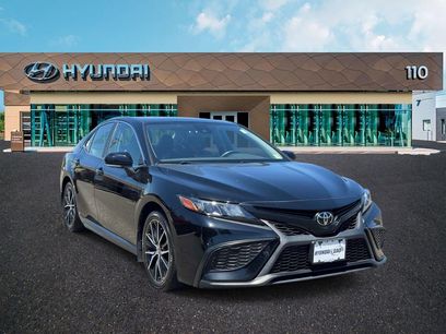 Used 2021 Toyota Camry SE w/ Cold Weather Package
