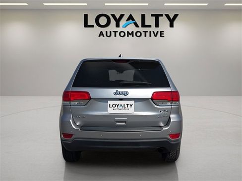 Used 2018 Jeep Grand Cherokee Laredo image 4