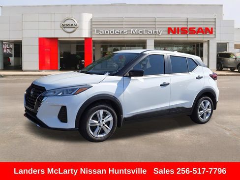Used 2025 Nissan Kicks Play S FWD image 9