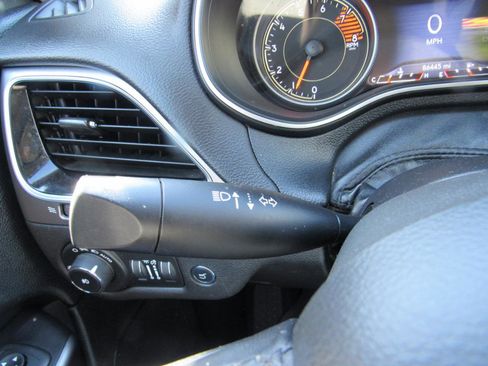 Used 2020 Jeep Cherokee Limited AWD/4WD image 22