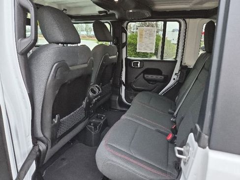 Used 2025 Jeep Wrangler Unlimited Rubicon AWD/4WD image 15