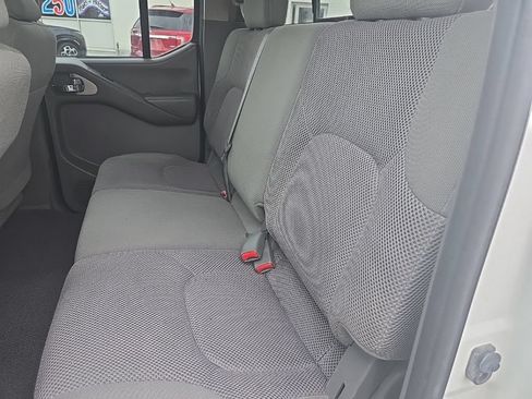 Used 2018 Nissan Frontier SV AWD/4WD image 23