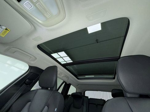 Used 2025 Volvo V60 B5 Cross Country Plus image 7
