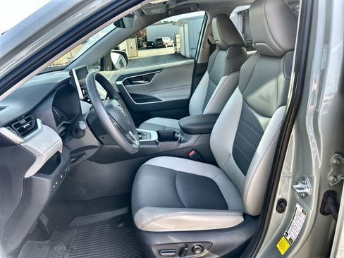 Used 2023 Toyota RAV4 XLE Premium image 14