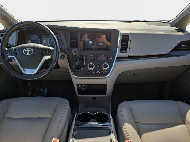 Used 2017 Toyota Sienna XLE FWD image 10