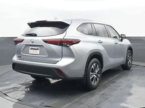 Used 2024 Toyota Highlander XLE FWD image 24