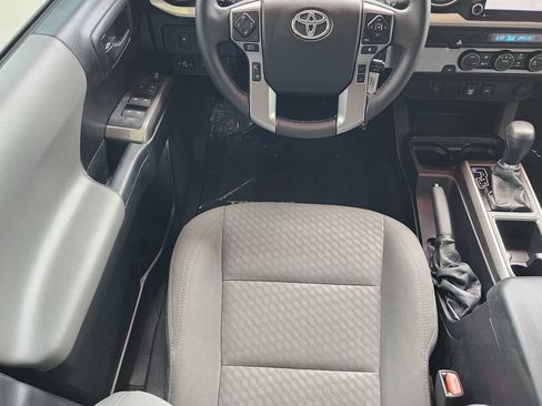 Used 2021 Toyota Tacoma SR5 RWD image 11