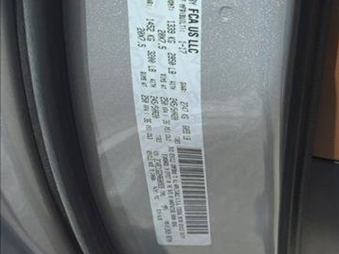 Used 2017 Chrysler Pacifica Limited w/ Advanced Safetytec Group FWD image 27