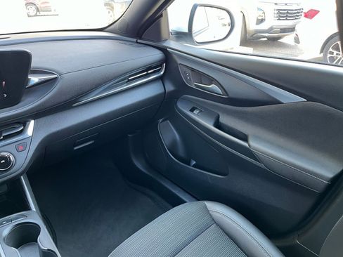 Used 2025 Buick Envista Preferred image 33