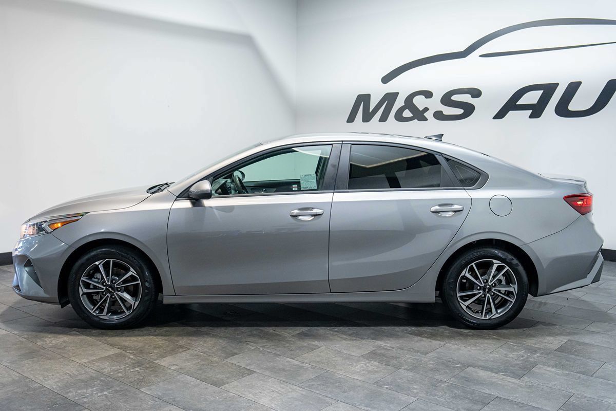 Used 2022 Kia Forte LXS FWD image 3