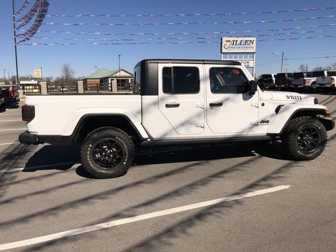 Used 2024 Jeep Gladiator Sport image 6