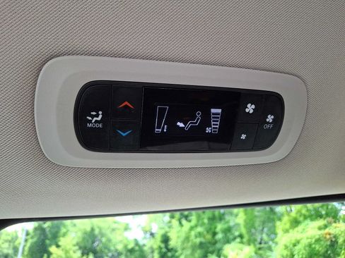 Used 2022 Chrysler Voyager LX FWD image 12