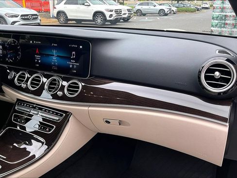 Used 2022 Mercedes-Benz E 350 4MATIC Sedan w/ Driver Assistance Package image 16