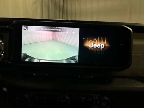 Used 2024 Jeep Gladiator Willys image 18