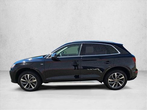 Used 2023 Audi Q5 2.0T Premium w/ Convenience Package AWD/4WD image 2